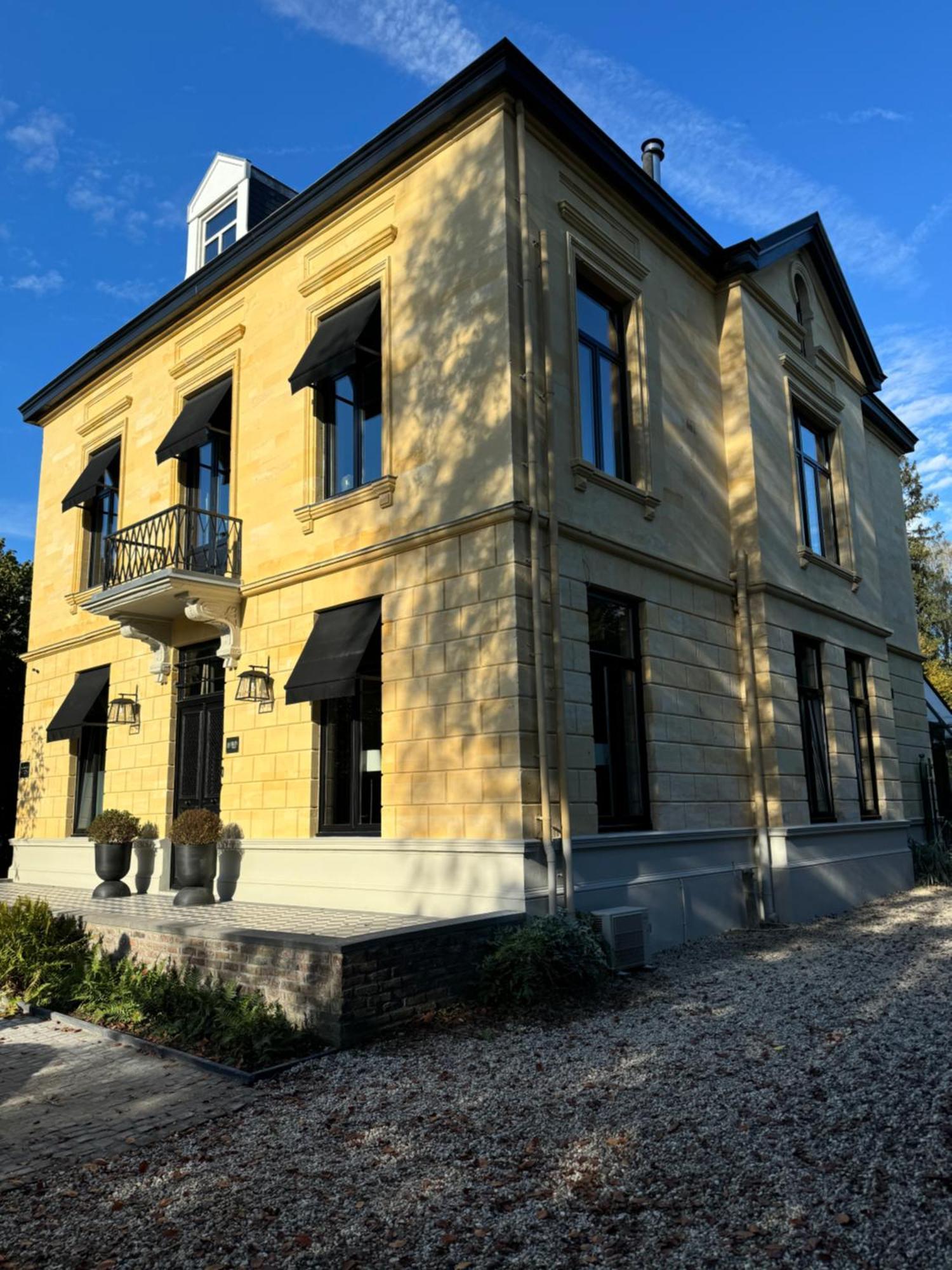 Villa V Petit Hotel Valkenburg aan de Geul Exteriör bild